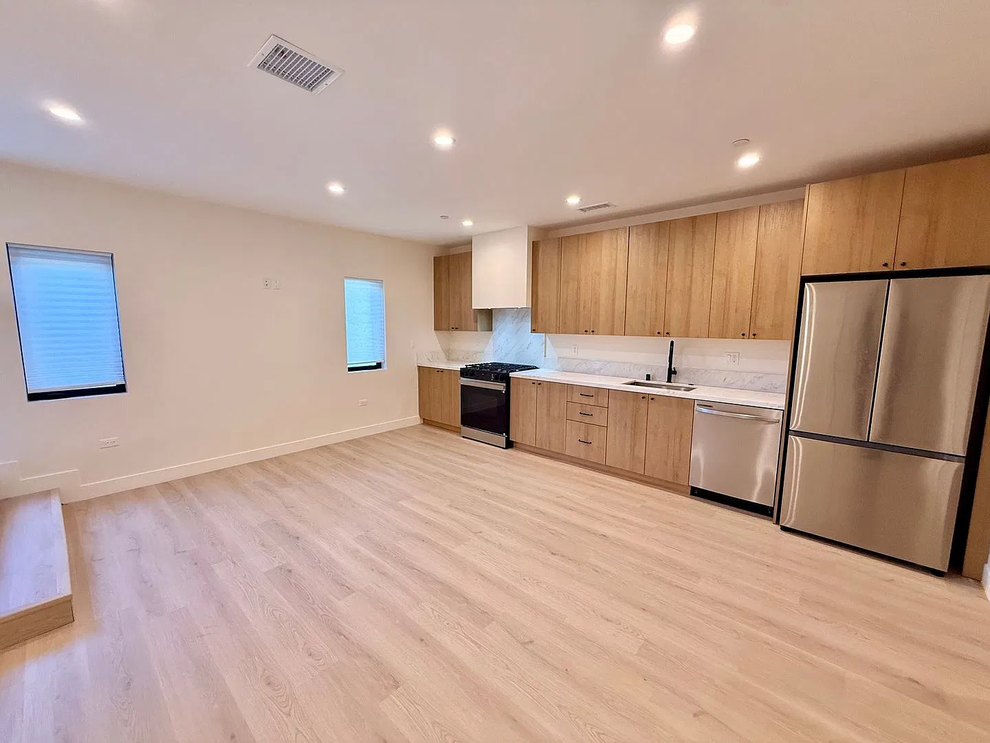 2705 Benedict St — Photo 2