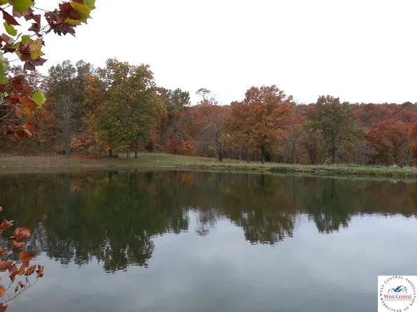 1071-1072 Robinson Dr, Edwards, MO 65326