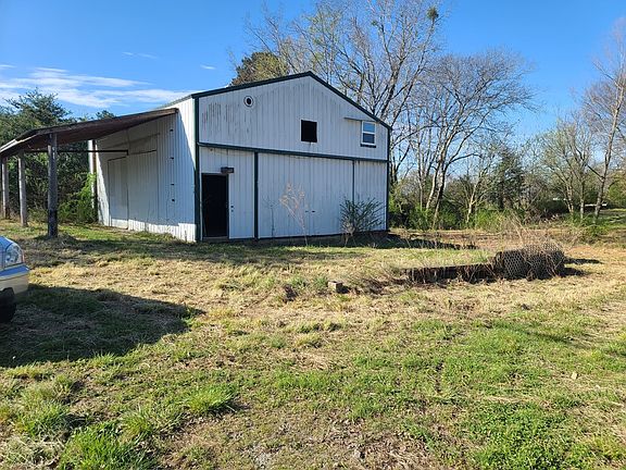 2nd image of 143 New Hope Rd