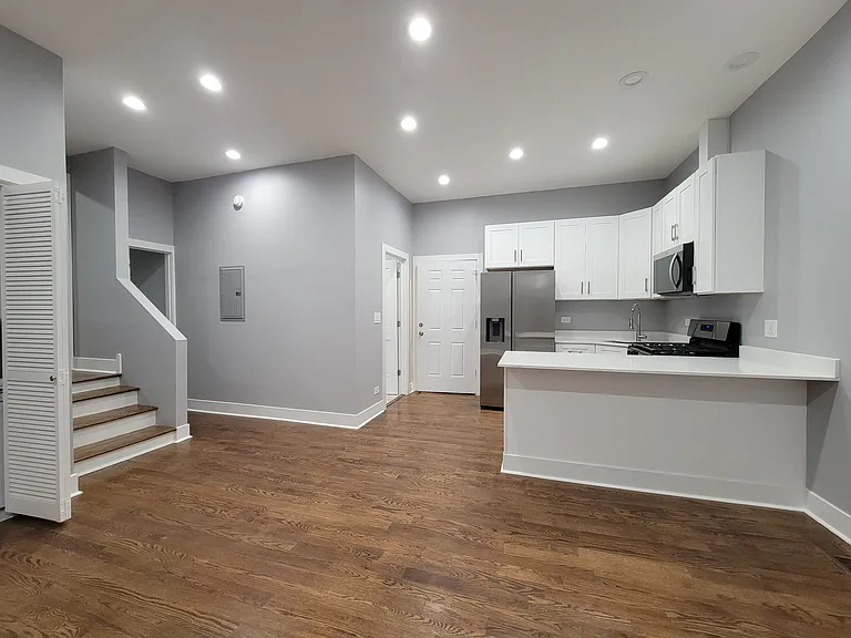 1162 W 19th St #13 — Photo 1