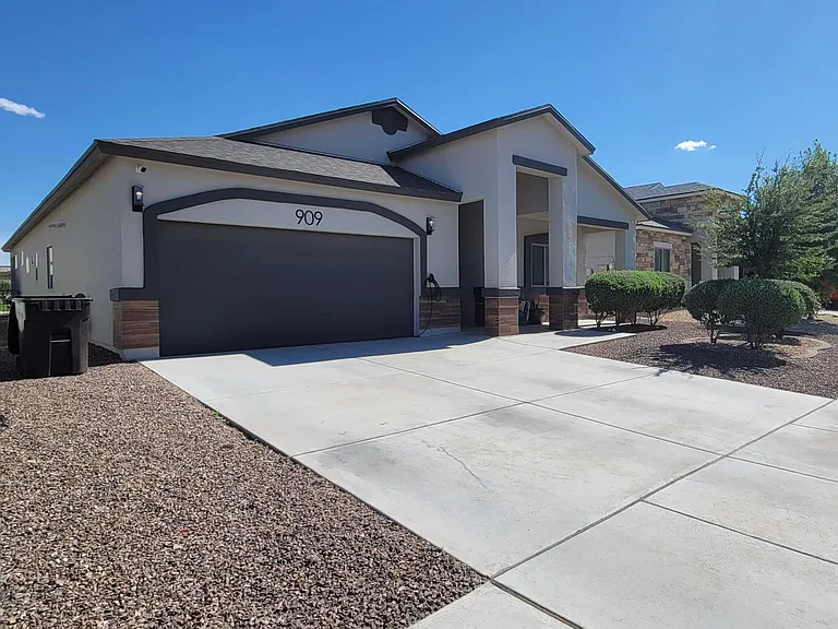 909 Cobalt Hill Ave — Photo 2