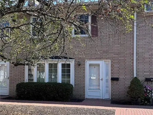 9 Meadowlawn Dr, Mentor, OH 44060