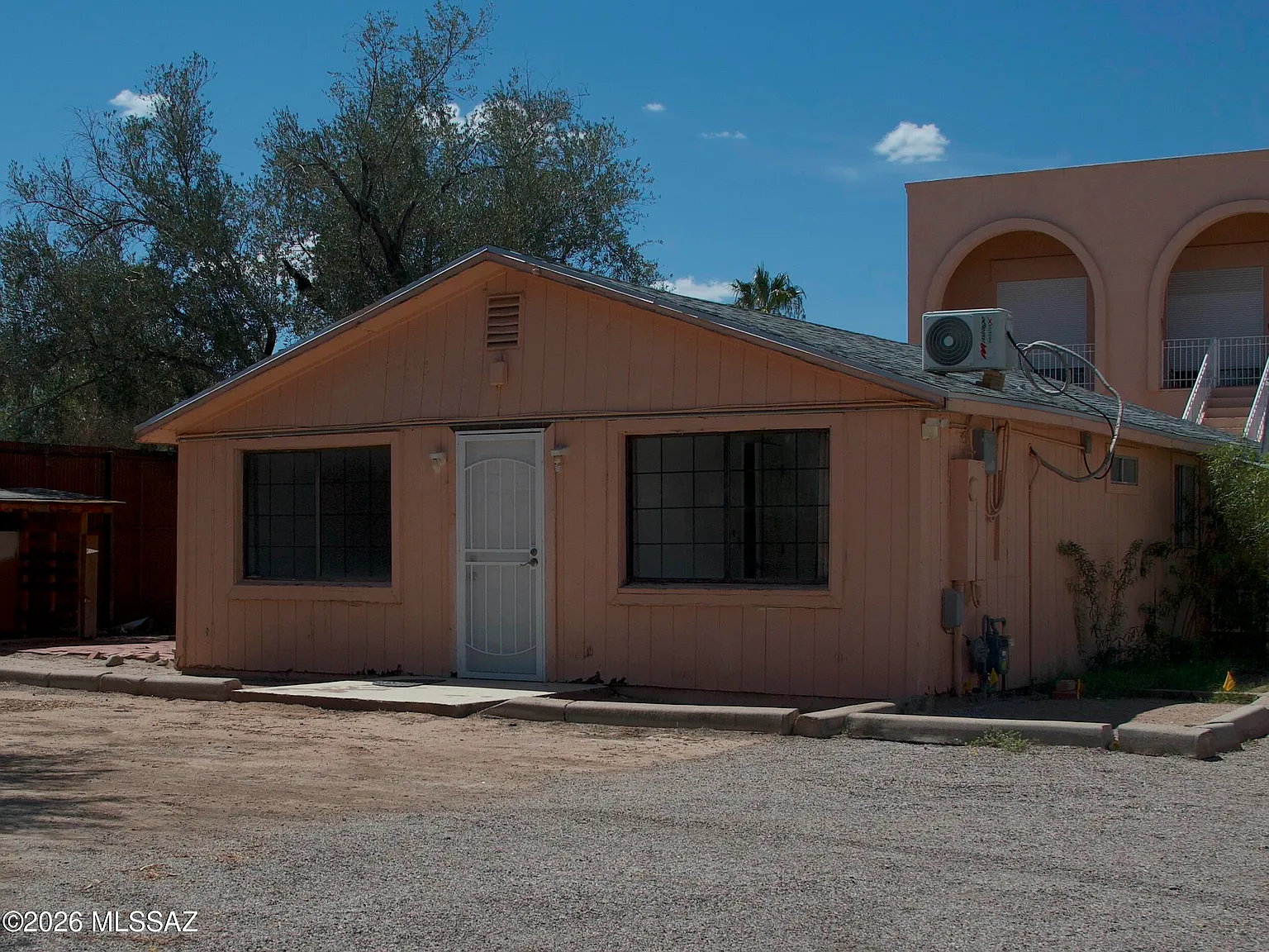 3 bed, 1.0 bath, 3159 sqft, $1,500 — Photo 2