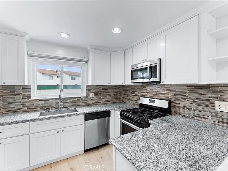 8242 Henderson Grn — Photo 8