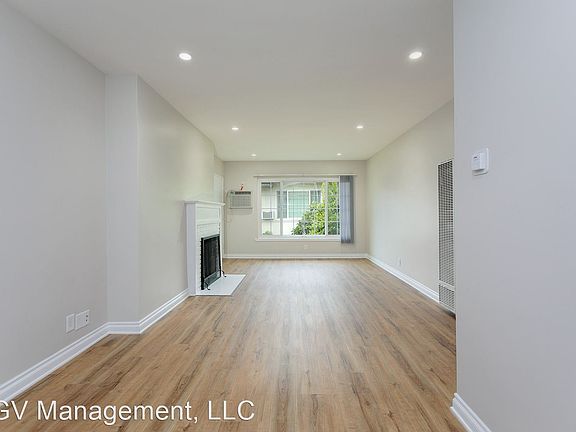 4th image of 941 W Huntington Dr APT H