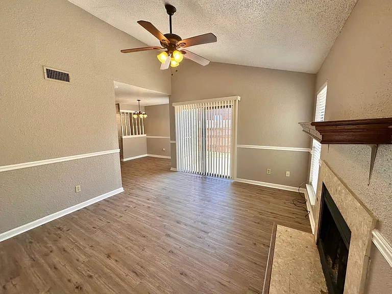 1244 Royal Crest Dr — Photo 3