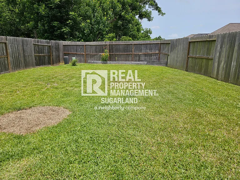 1414 Emma Lake Dr — Photo 22