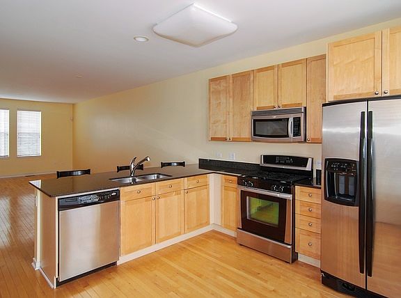 4th image of 626 Grove Ln #626