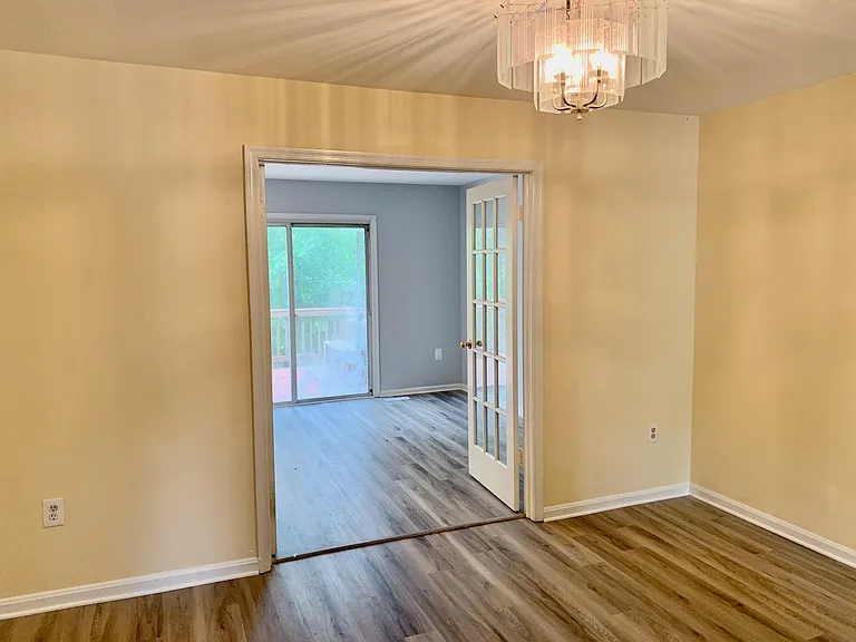 1118 Whitworth Ct — Photo 6