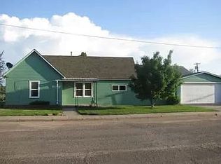319 E Maple St, Bucklin, KS 67834