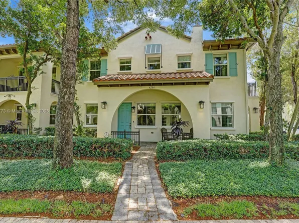 4284 Cascada Cir, Hollywood, FL 33024