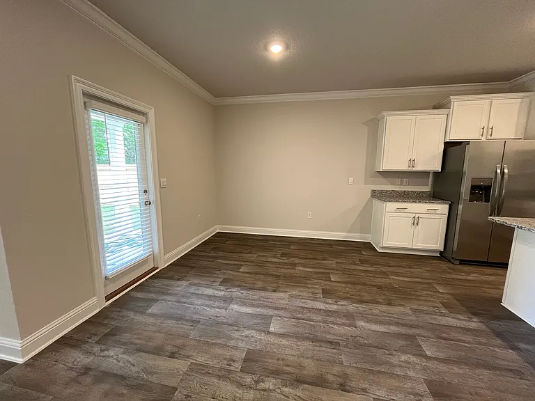 14920 Dayton Cir — Photo 3