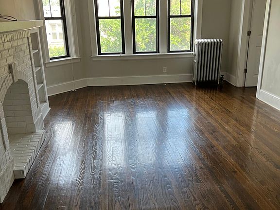 3rd image of 2209 W Foster Ave #1B