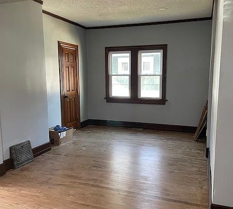 4th image of 4745 Bloomington Ave