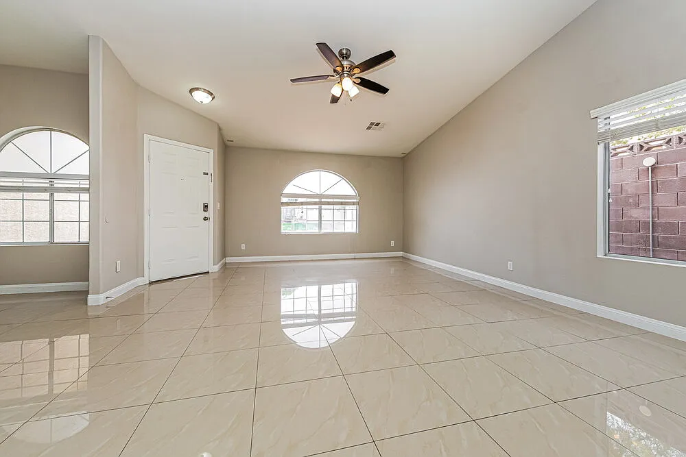 3 bed, 2.0 bath, 1785 sqft, $2,145 — Photo 4