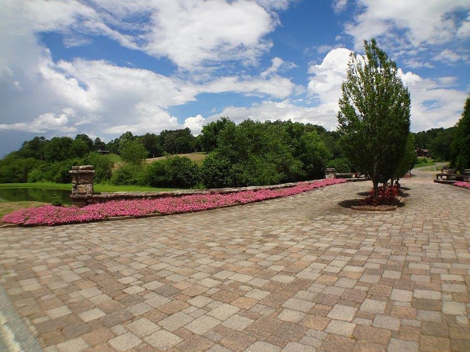 1st image of 16 Porter Creek Dr