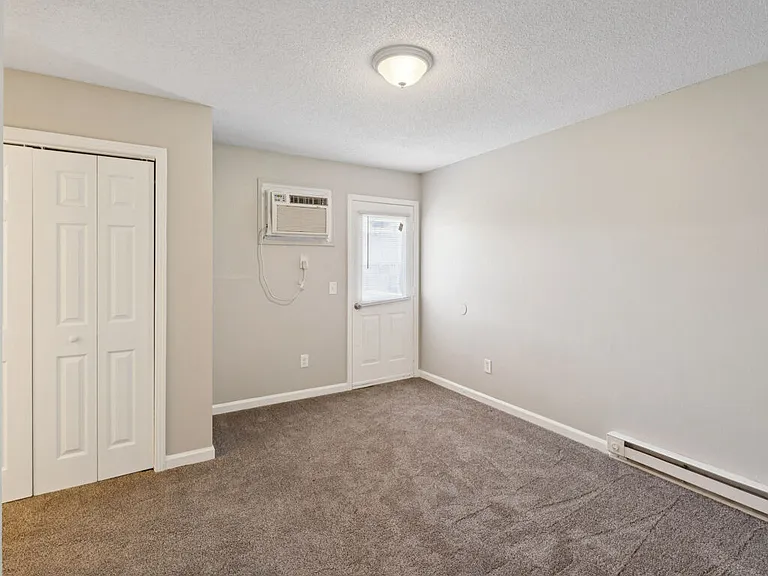 Willow Tree Apartments — Photo 26