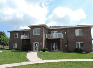 3705 Pheasant Ln UNIT 4, Waterloo, IA 50701