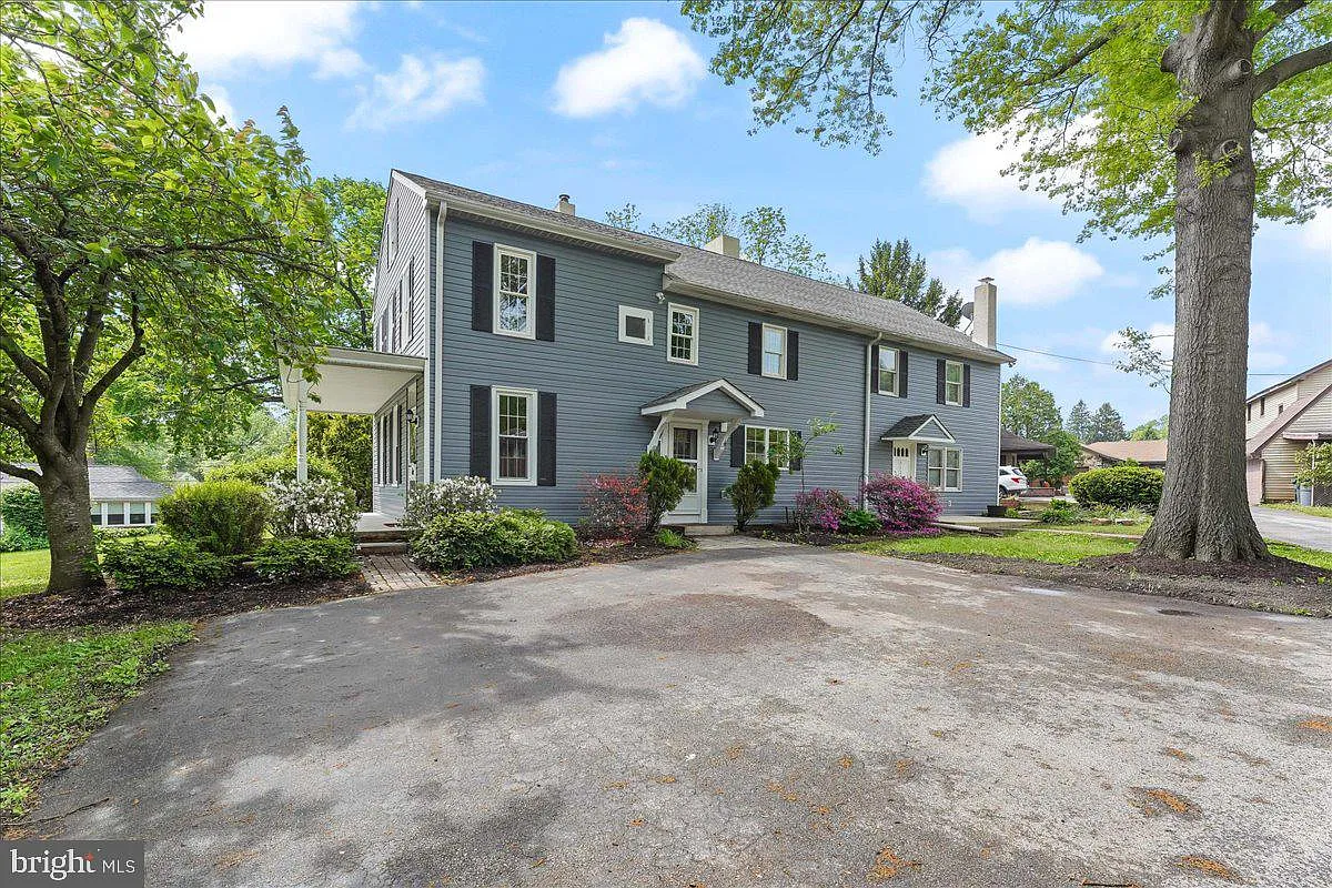 3 bed, 1.5 bath, 3186 sqft, $3,250 — Photo 1
