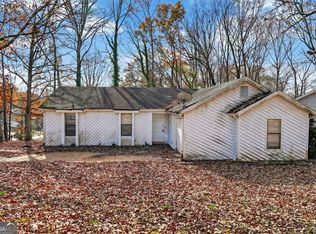 868 Greenhedge Dr, Stone Mountain, GA 30088