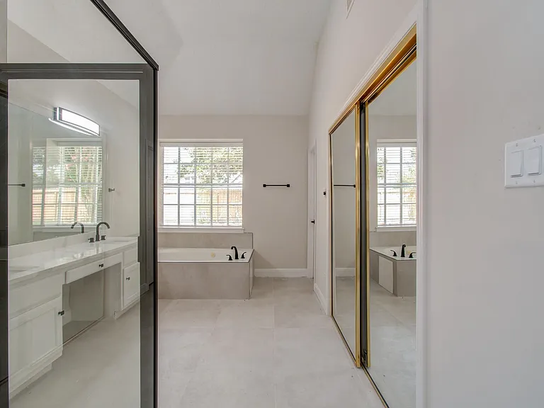 1711 Stone Meadows Ln — Photo 32