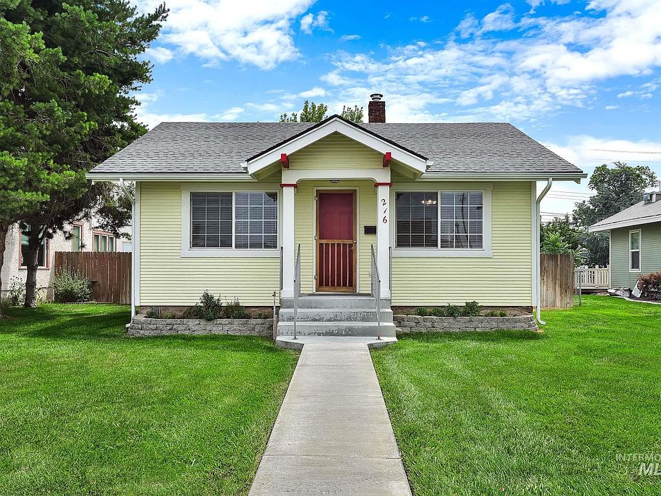 1st image of 216 14th Ave S