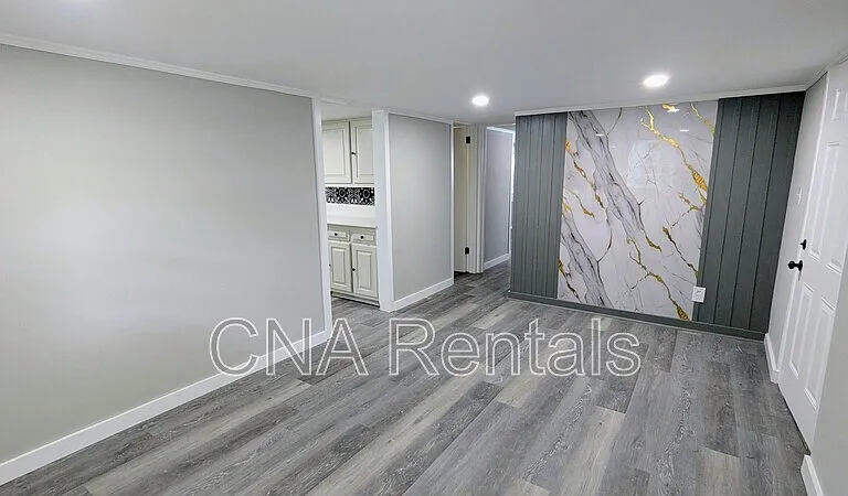 1772 Martin Pl SE #B — Photo 3