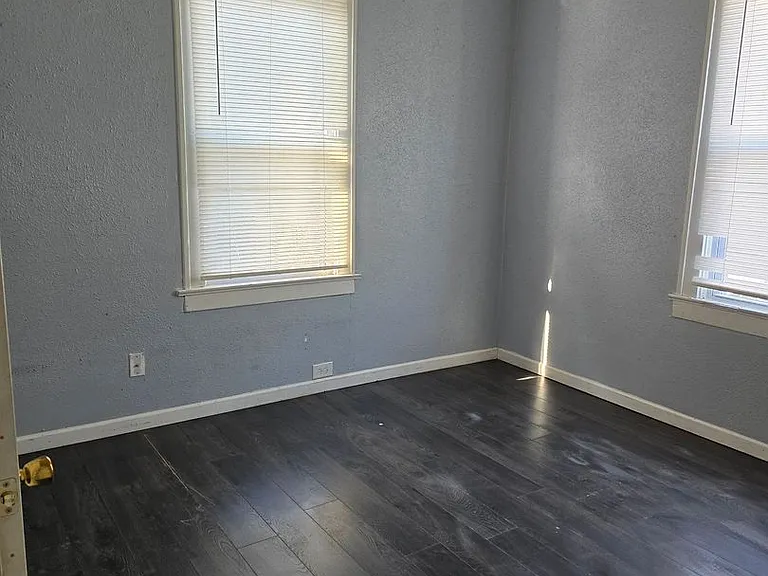 2650 E 24th St — Photo 5
