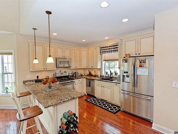 4th image of 19 Vista Ct