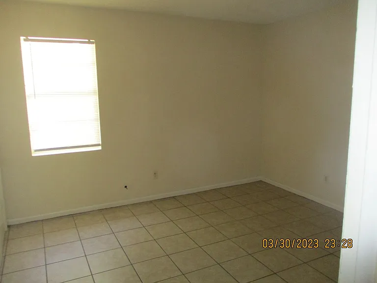 1127 University St #B — Photo 5