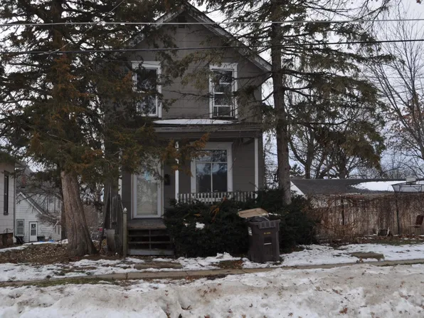 715 W Ringold St, Freeport, IL 61032