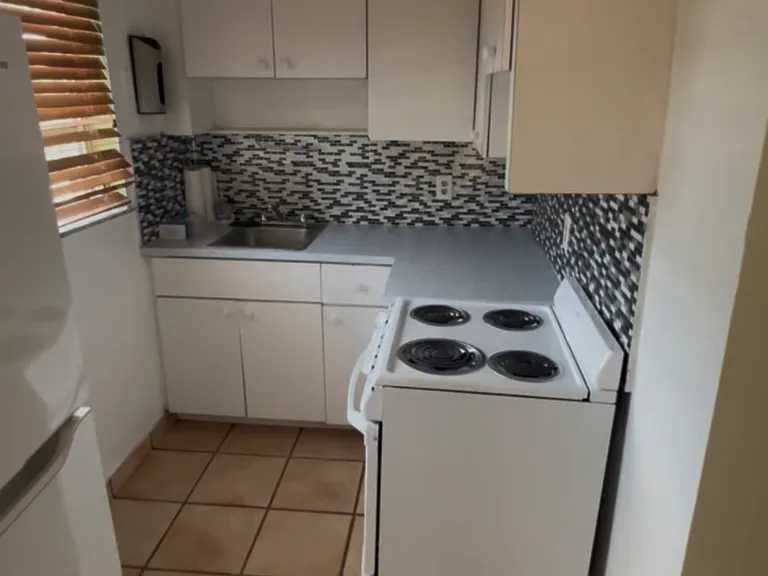 1329 SW 75th Ave — Photo 3