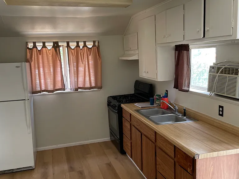 353 Pullman Ave — Photo 8
