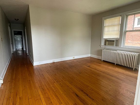 3rd image of 813 Ferdinand Ave SW APT 1