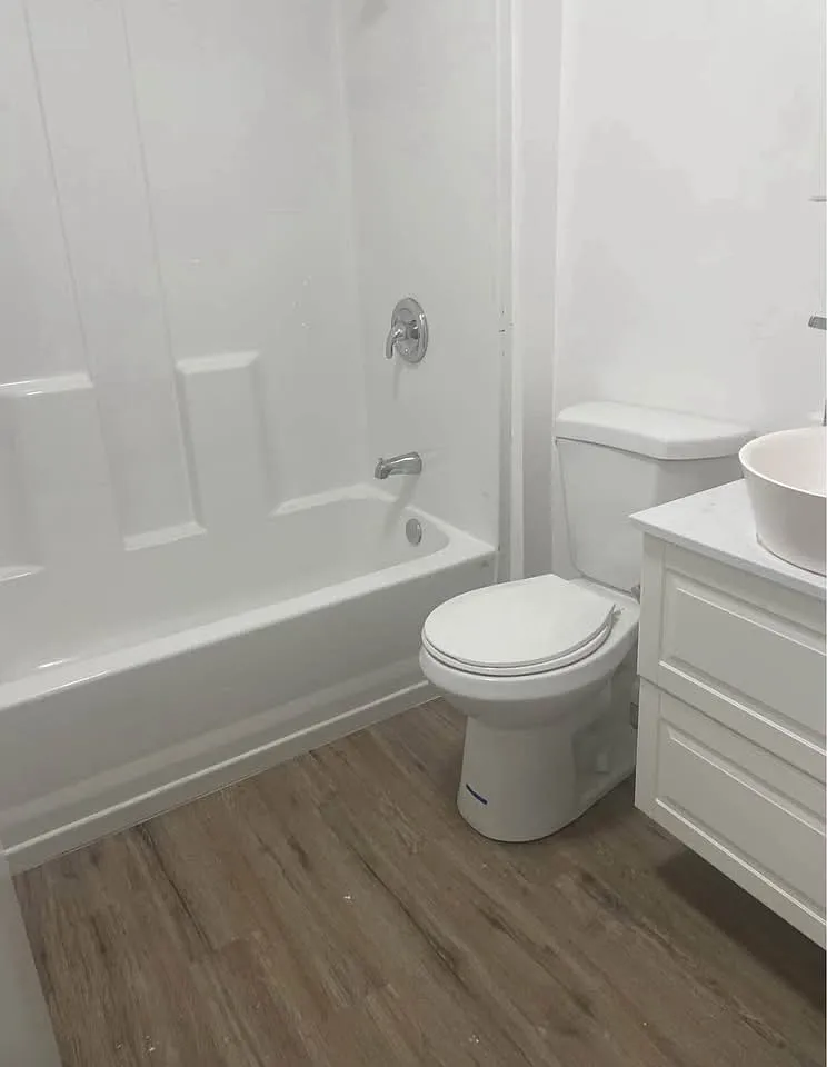 2 bed, 650 sqft, $2,200 — Photo 2
