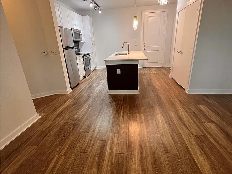1900 Barton Springs Rd #4041 — Photo 10