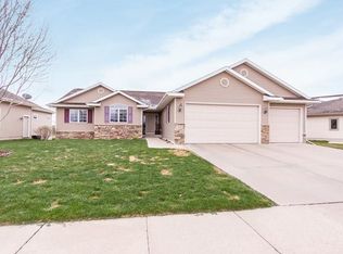 310 N Ridge Dr, Waunakee, WI 53597