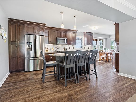 3rd image of 540 Robin Dr
