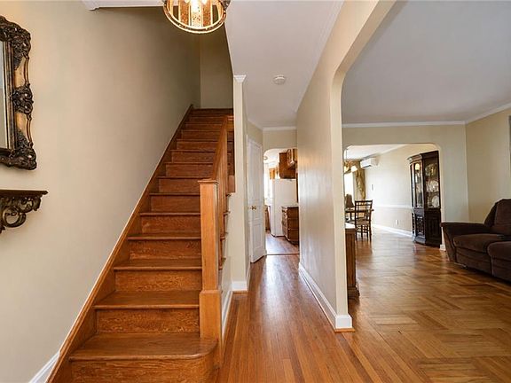 4th image of 1762 Stuart St