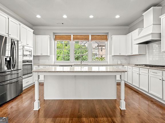 2nd image of 2531 Skyland Dr