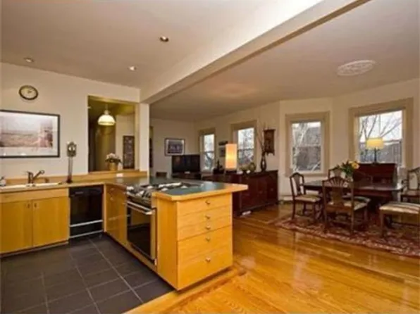 18 Sunset St, Roxbury, MA