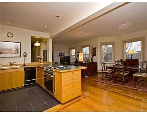 18 Sunset St #3 Photo 1