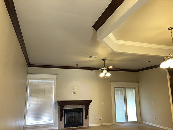 2nd image of 716 Hedgewood Dr