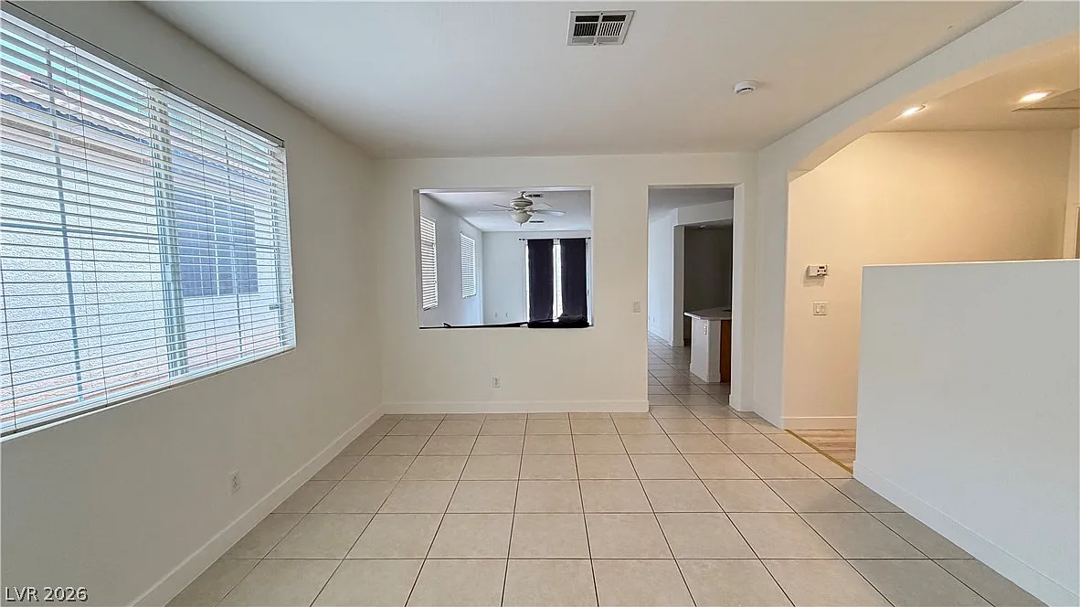 3 bed, 2.0 bath, 1568 sqft, $1,999 — Photo 2
