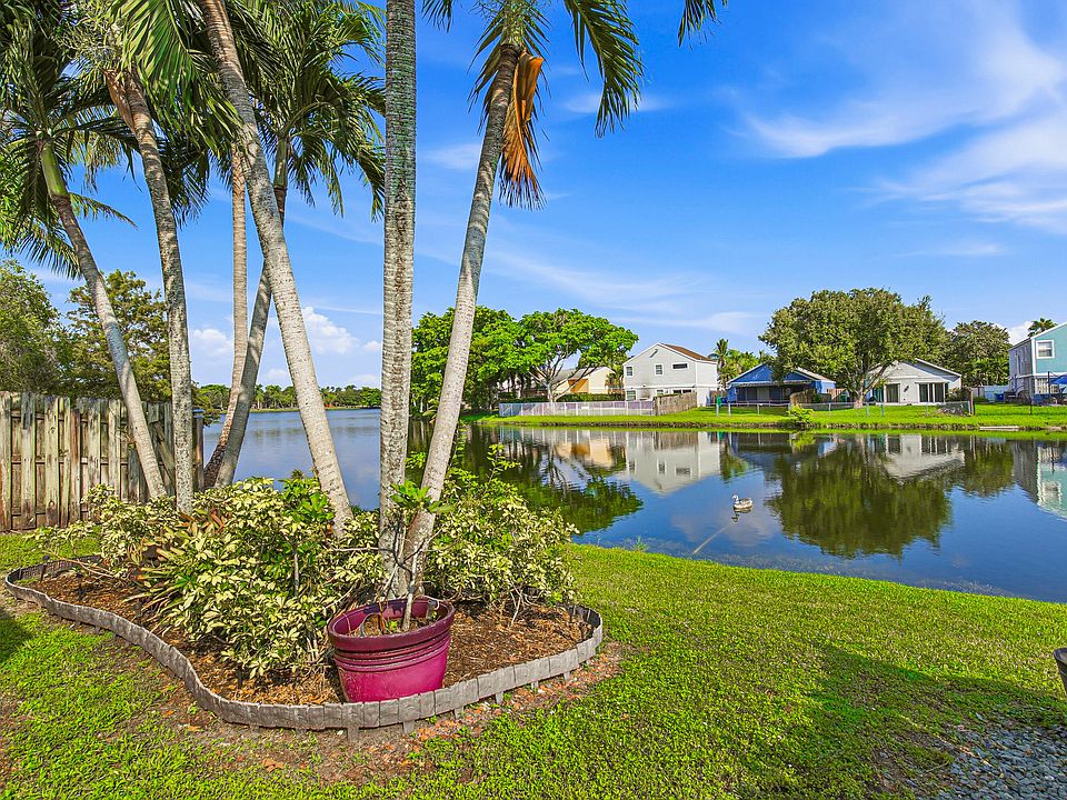 1st image of 501 Lakeside Circle