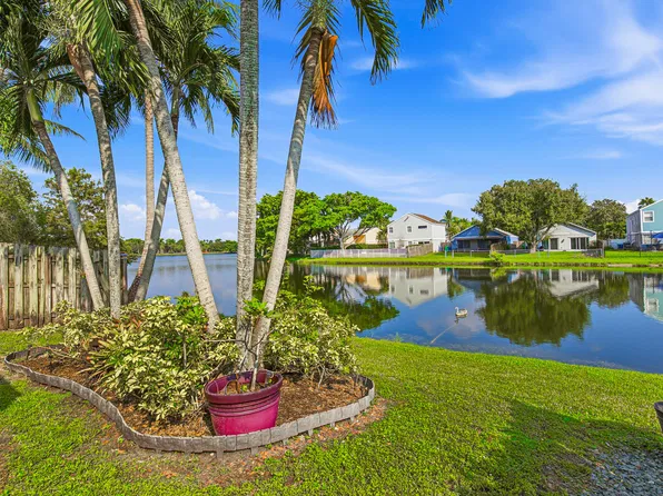 501 Lakeside Circle, Sunrise, FL 33326