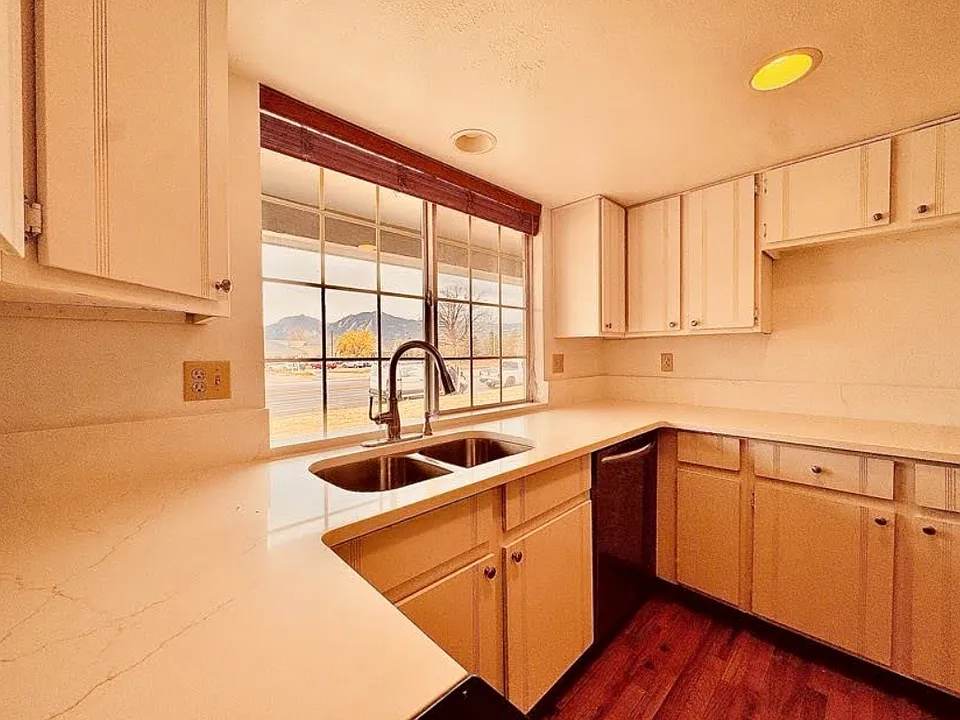3807 Paseo Del Prado