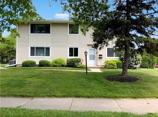 894 Eastbrooke Ln, Rochester, NY 14618