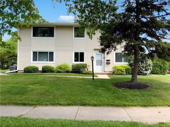 894 Eastbrooke Ln, Rochester, NY 14618