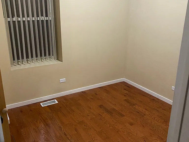 2728 W Lunt Ave — Photo 5